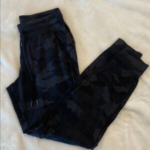 Lululemon Women’s Black Camo Joggers